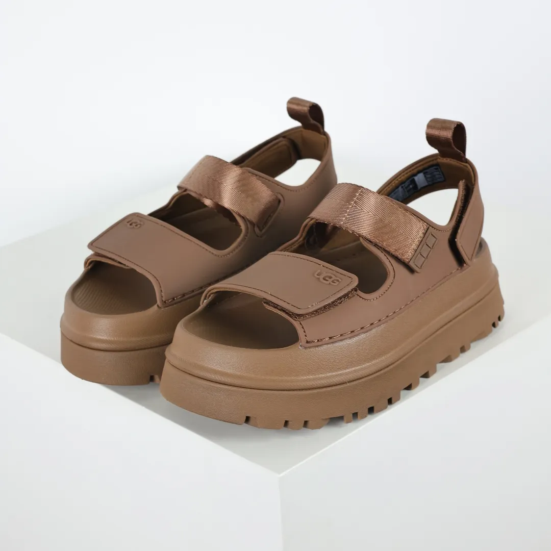 Copy price 💰560 Core recommendation Good price UGG Velcro slippers sandals summer versatile slippers soft sole non-slip beach thick sole casual elegant sandals The style of UGG sandals is really nice. It is suitable for all ages. The soles are made of super lightweight EVA foam. The classic material of U family can be said to be "light" to let you enjoy a different naked feeling. It is one of the most worth buying sandals in history. I guarantee you will not regret the series. Original OEM production Y products are available now. Size: 35 36 37 38 39 40